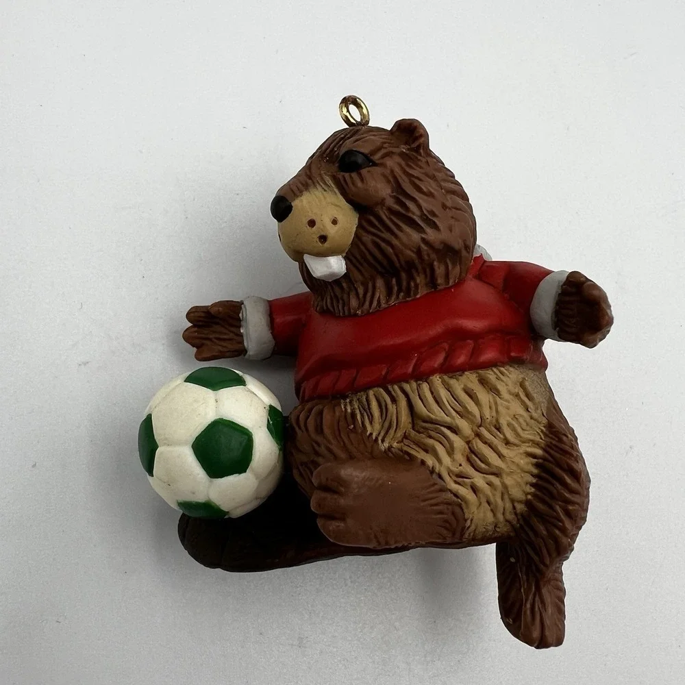 Vintage 1985 Hallmark Keepsake Christmas Ornament Soccer Beaver‎